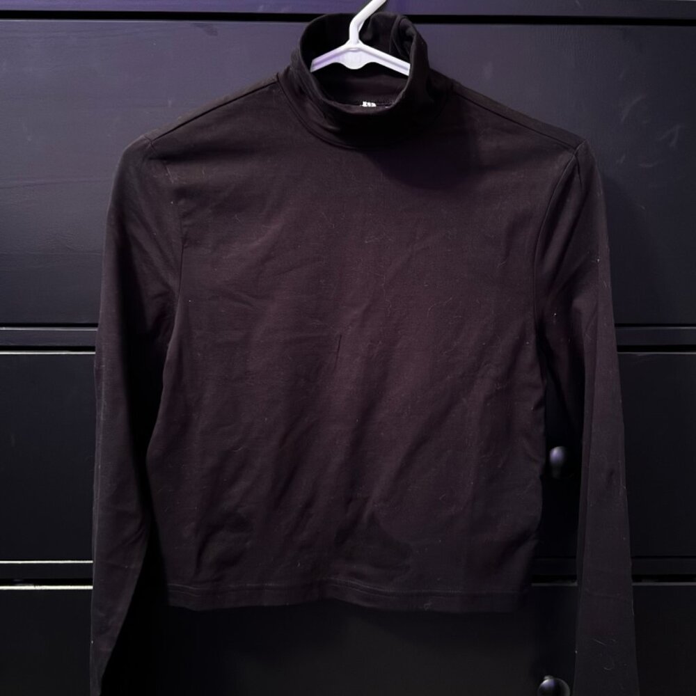 DIVIDED H&M Turtle Neck Long Sleeve Black